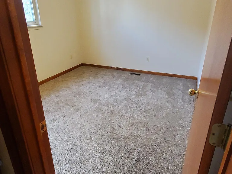 240 E Oregon St — Photo 10