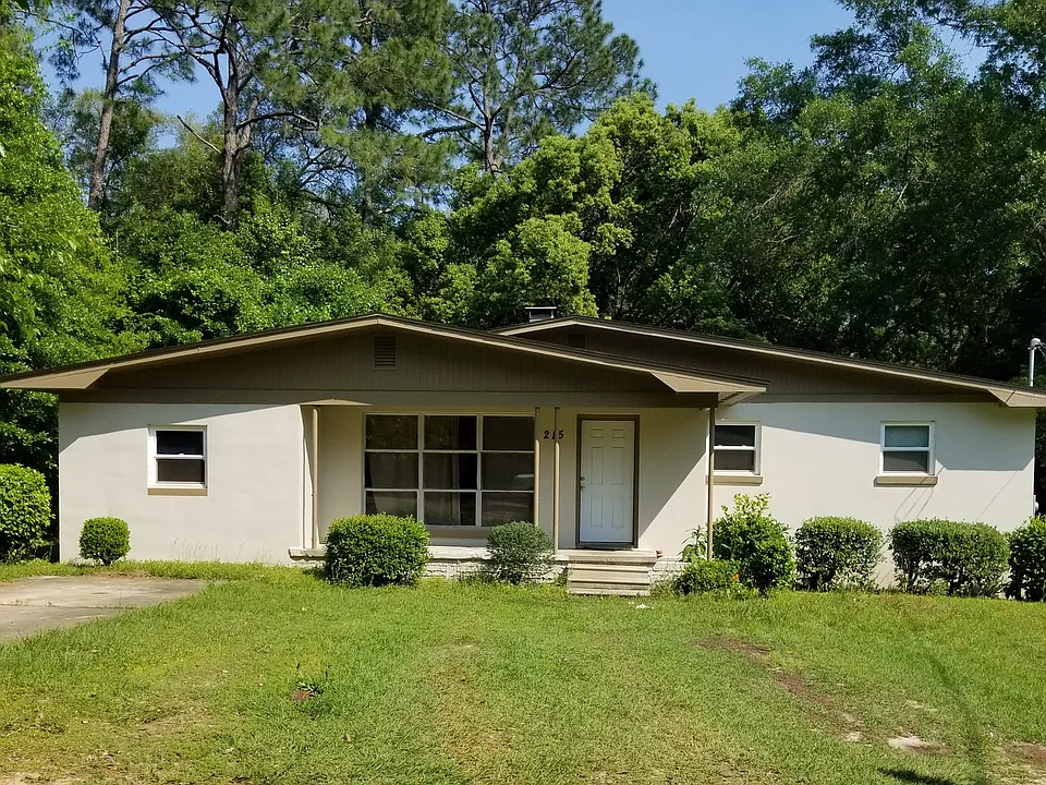 215 Bamboo Dr