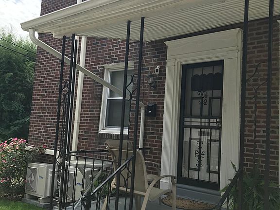2nd image of 641 W Park Ln Floor 2