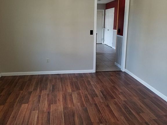 3rd image of 102 N Woodlawn Dr
