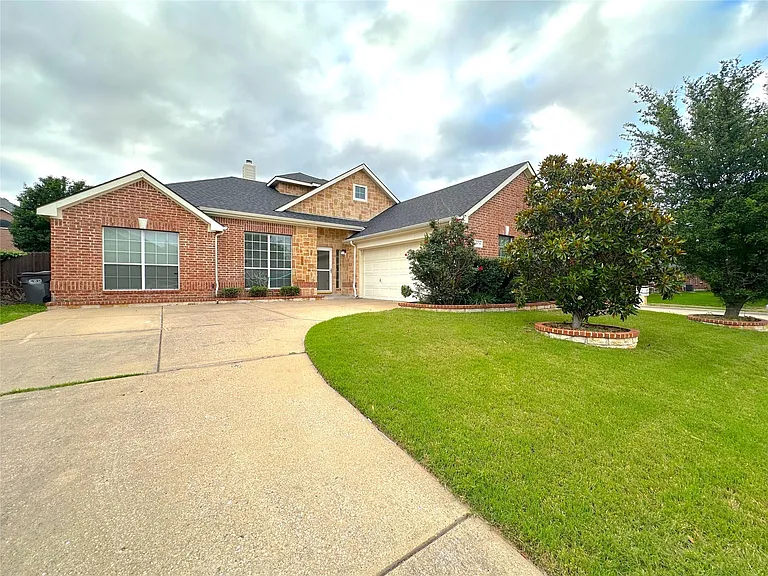 1579 Poets Way — Photo 32