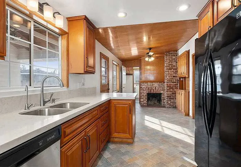590 N Cambridge St — Photo 28