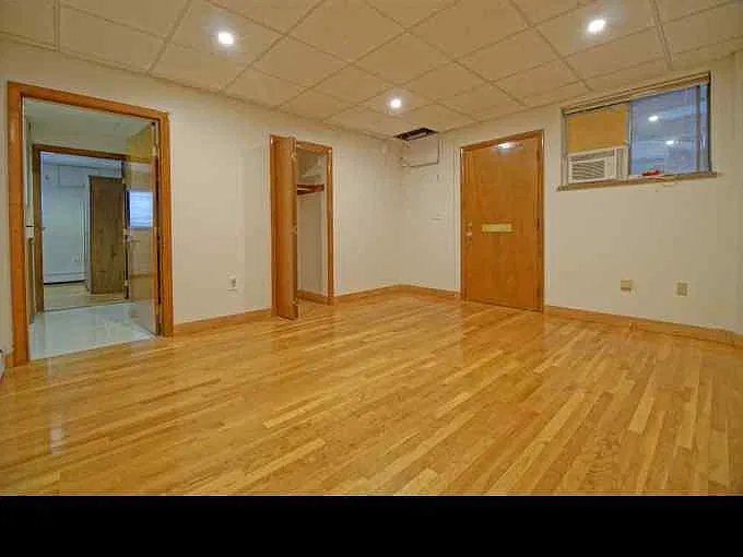 3 bed, 1000 sqft, $3,000 — Photo 3