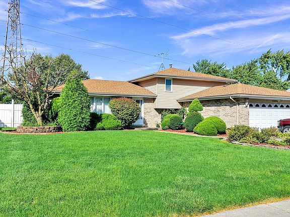 2nd image of 15606 Canterbury Ln