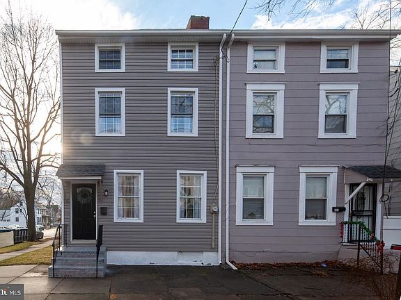 2nd image of 222 Garden St
