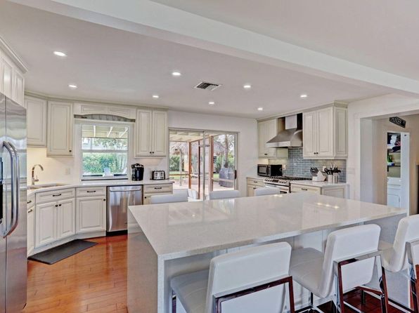 7115 Venetian Way