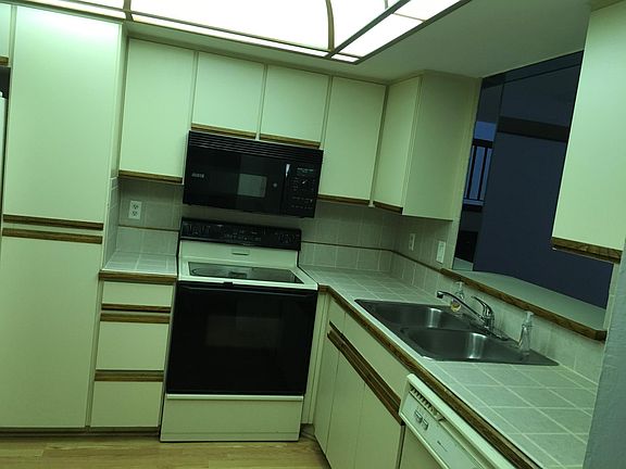 3rd image of 487 Lakebridge Dr
