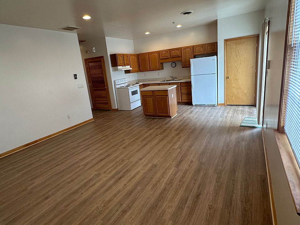 Kitchen/dining/living room