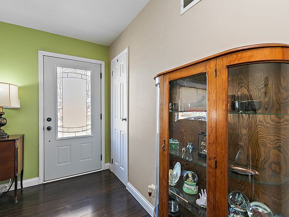 3rd image of 411 E Streamwood Blvd