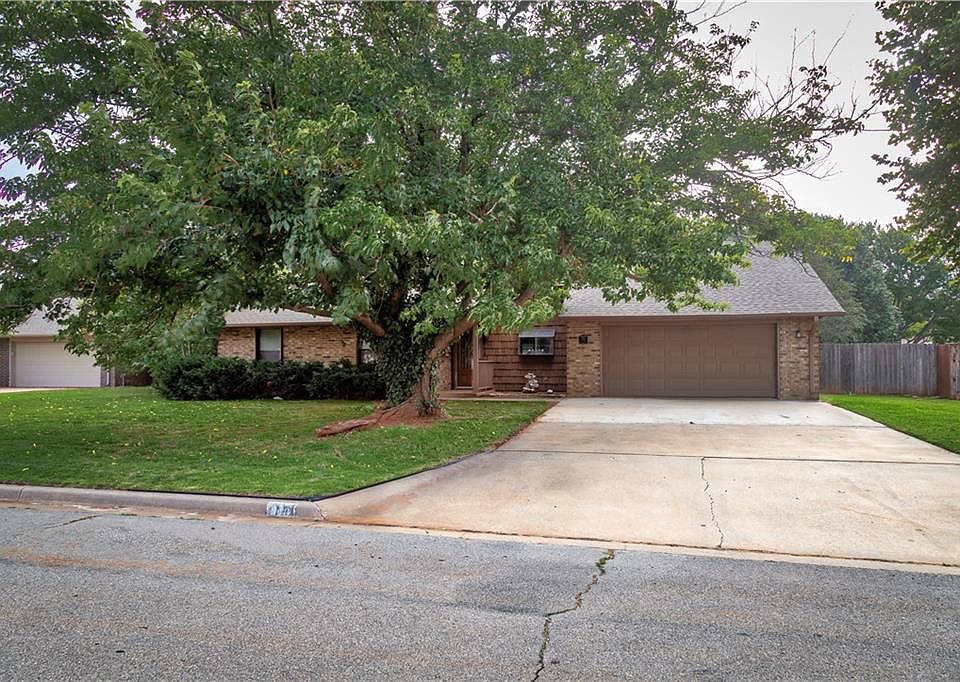 1st image of 910 Lera Ln
