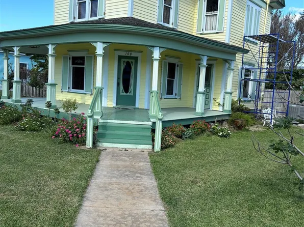 100 Welch Ave, Palacios, TX 77465