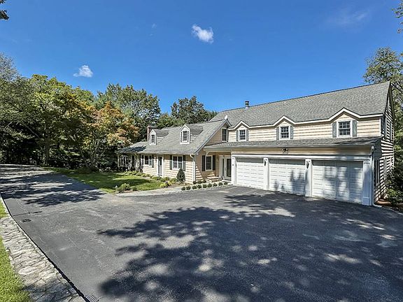 4th image of 49 Mahopac Ave