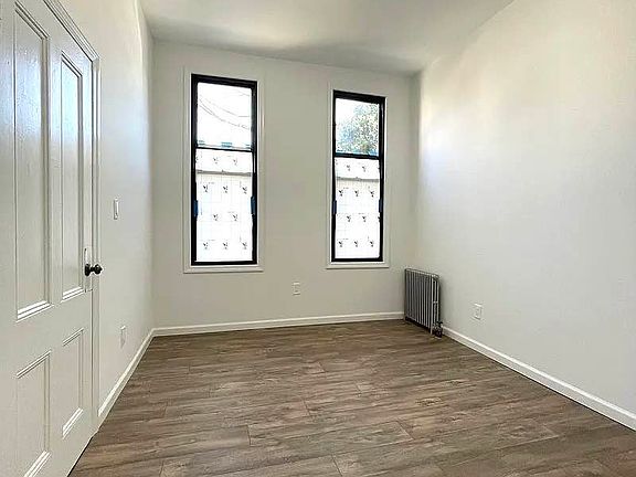 4th image of 3166 43rd St APT 2R