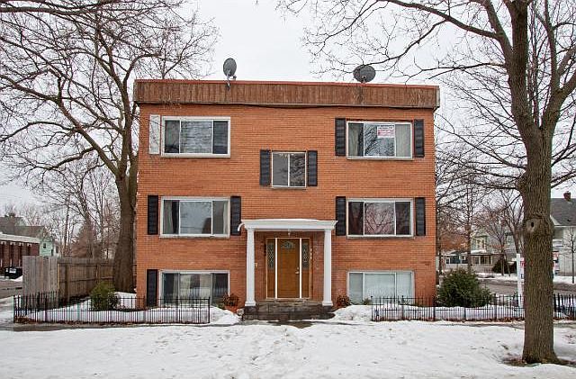 1st image of 423 31st St W #2