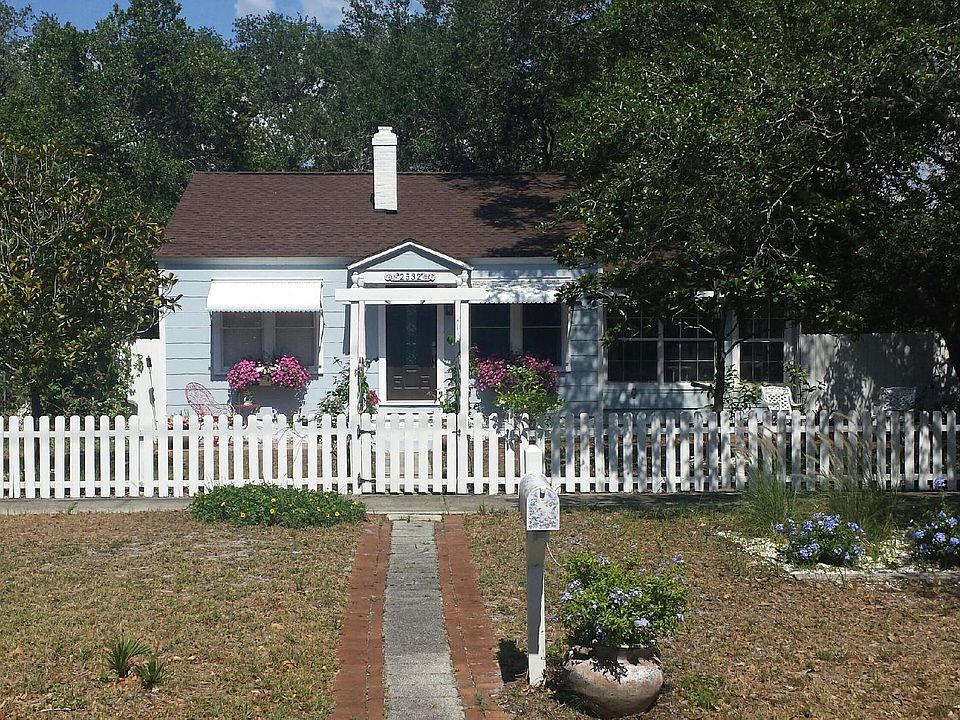Flowers Embrace Bungalow 