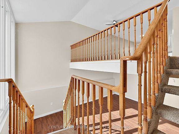 4th image of 34 Hickling Trl