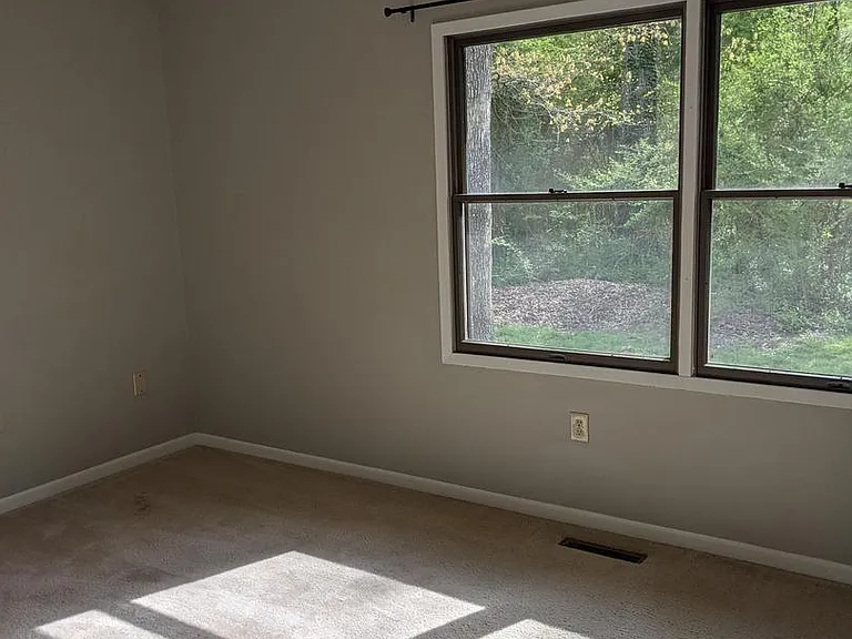 21585 America St — Photo 14