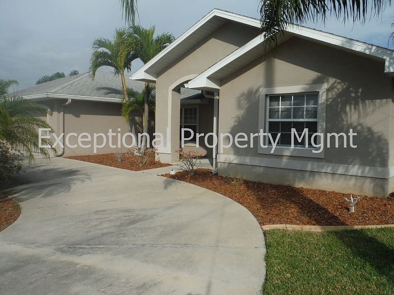 1st image of 601 SE 24th St