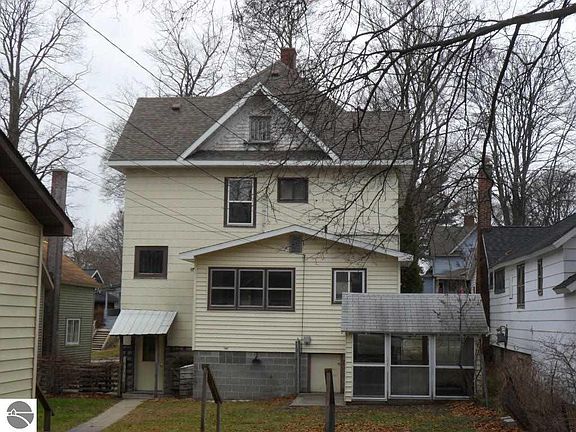 3rd image of 448 E Chapin St