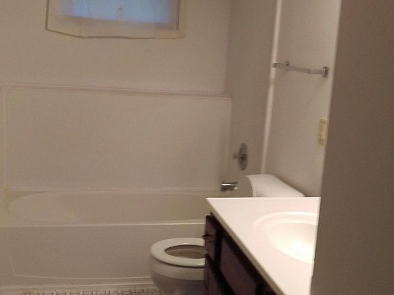 5th image of 7636 Woodlawn Dr #A