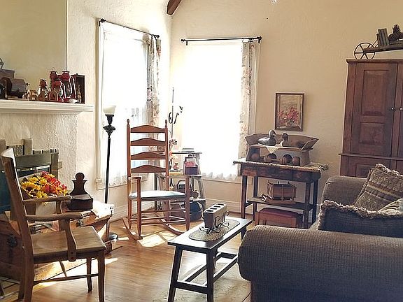 Livingroom with fireplace