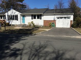 200 Buchanan St, Centerport, NY 11721
