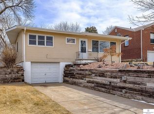 2221 S 41st St, Omaha, NE 68105
