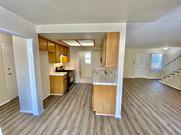 5th image of 553 W 22nd St