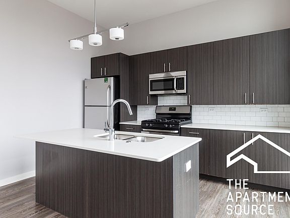 2nd image of 1546 W North Ave #15