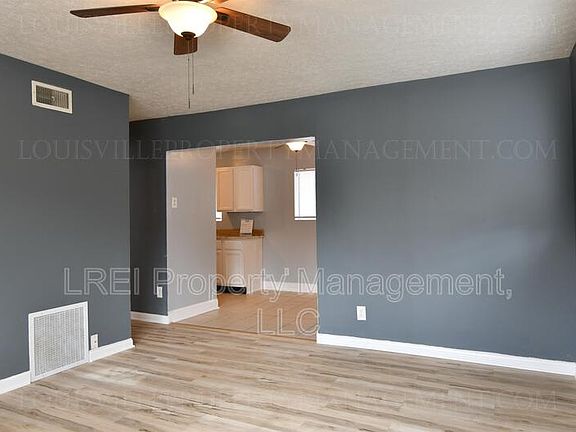 2nd image of 4715 Seville Dr