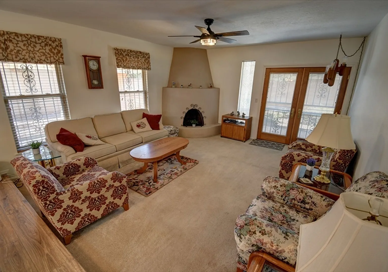 NE Heights Single Story 2 Bedroom / 2 Bathroom / 2 Car Garage — Photo 2