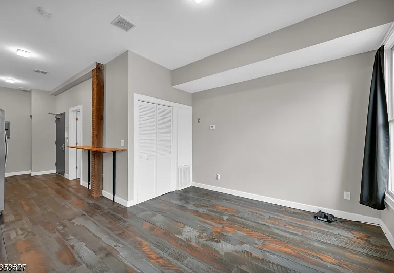 180 Spring St — Photo 18