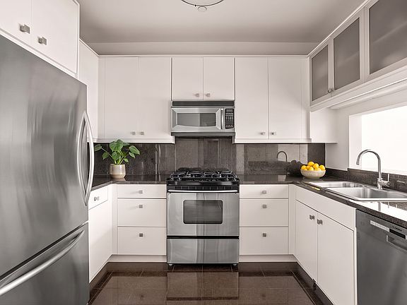 3rd image of 120 Riverside Blvd Penthouse 4C