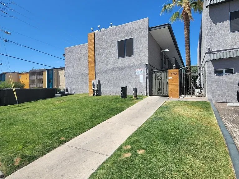 Modern Quarters Apartments — Photo 17