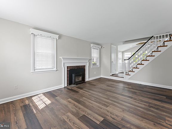 2nd image of 220 Oxford Hill Ln