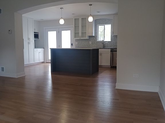 3rd image of 505 N Douglas Ave