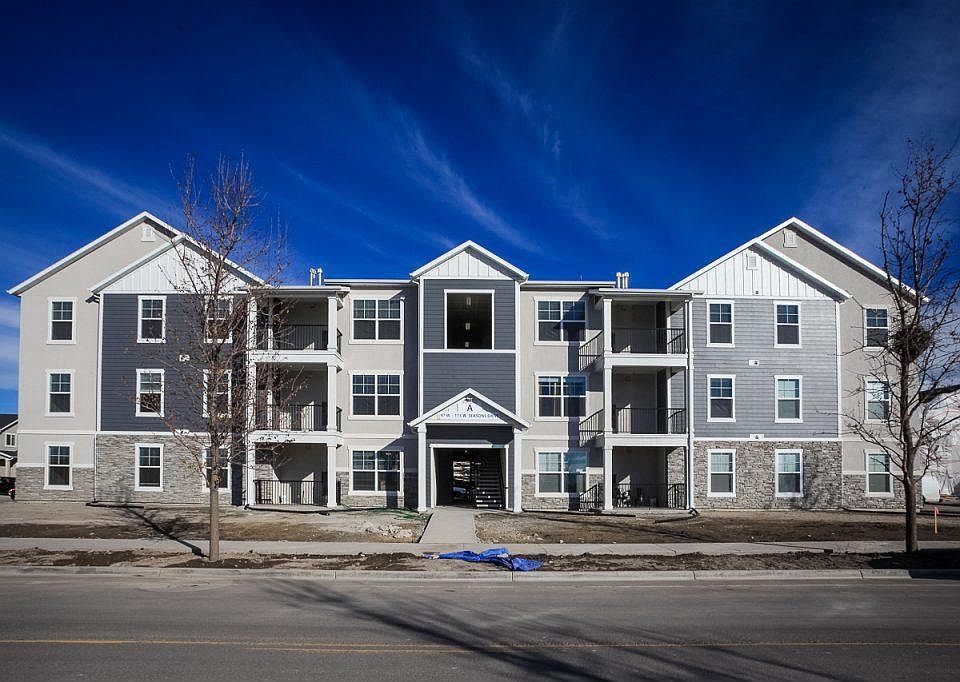 1st image of 66 W Silver Springs Dr