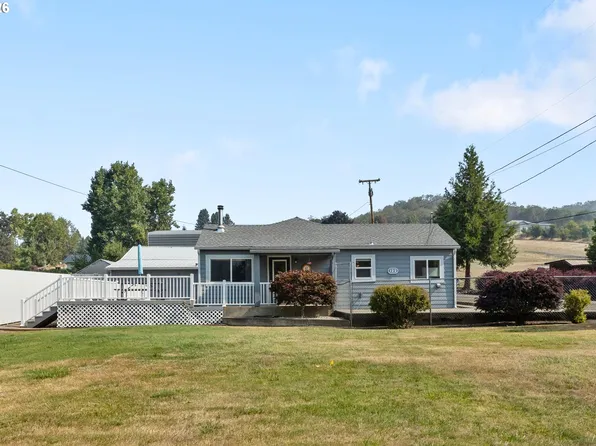 122 Grassy Ln, Roseburg, OR 97470