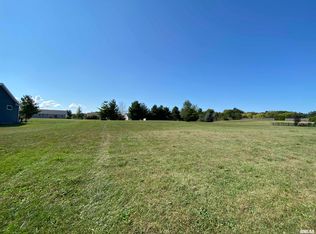 1306 Cedar Lake Dr, Metamora, IL 61548