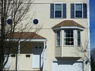 21 Grove St, Merrimac, MA 01860