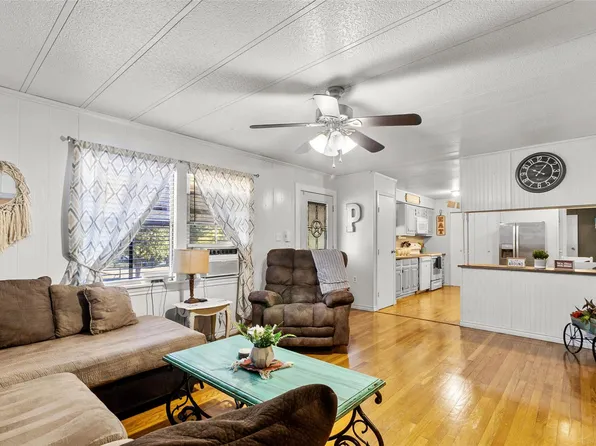 100 South St, Tow, TX 78672