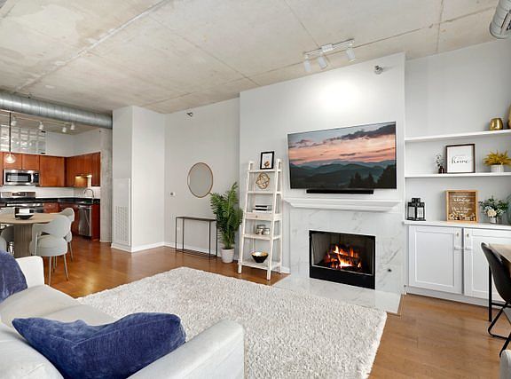 5th image of 720 N Larrabee St APT 1210