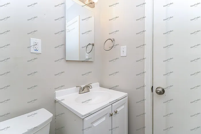 230 S Marguerite Ave — Photo 11