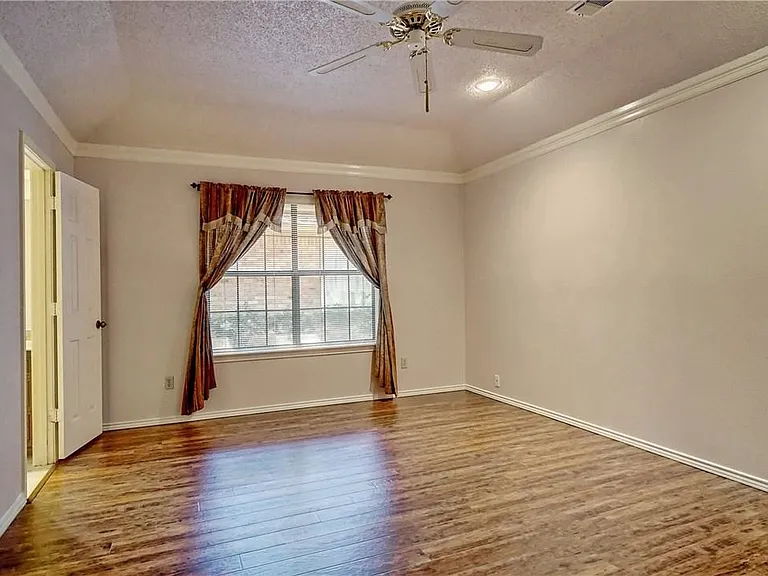 5705 Royal Club Dr — Photo 22
