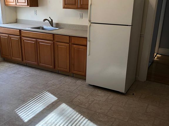 3rd image of 17 Plymouth St