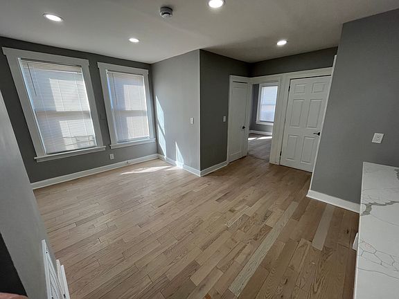 4th image of 237 Davenport Ave #3L