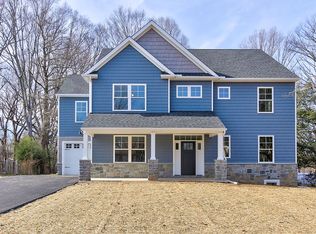 2036 Woodside Ln, Broomall, PA 19008