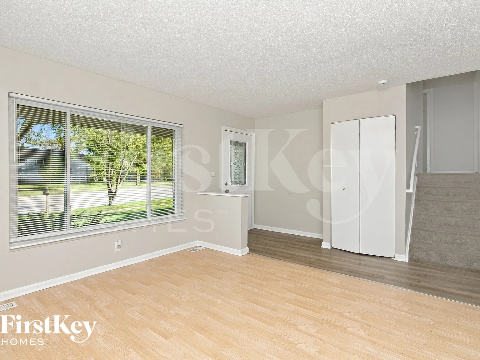 3 bed, 2.0 bath, 1348 sqft, $2,460 — Photo 4