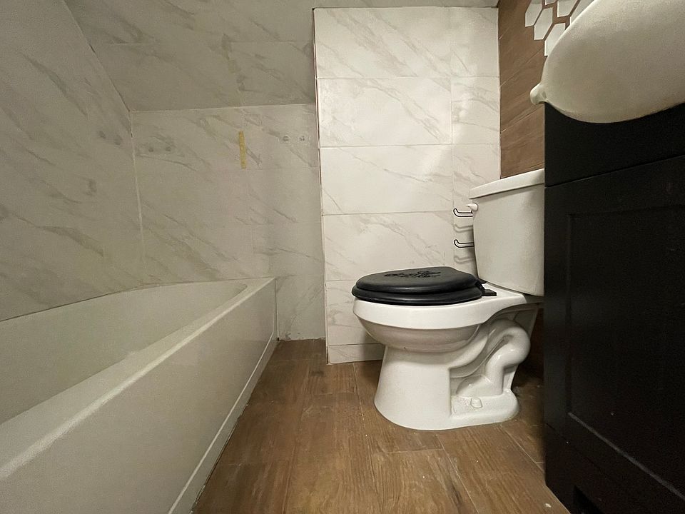 2nd image of 51 Wade St #3E