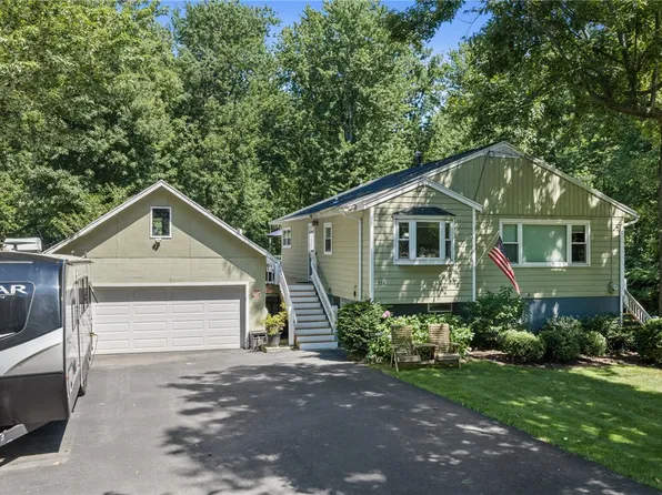 536 Moseley Rd, Fairport, NY 14450